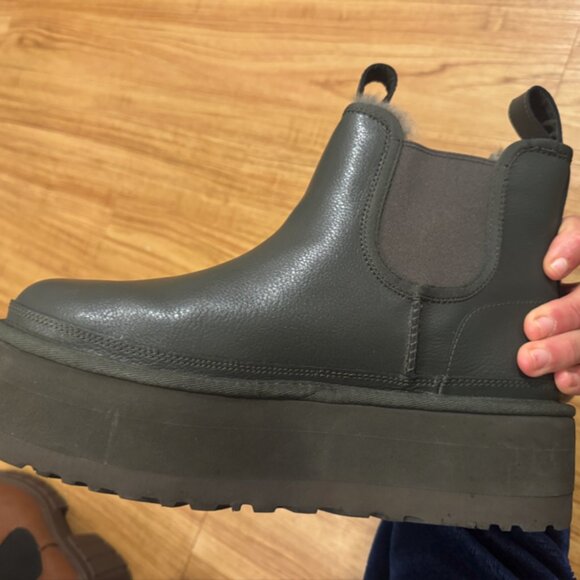 Ugg Neumel Chelsea Platform Boots - Womens Size 10 - Green and Brown Leather - Picture 2 of 8